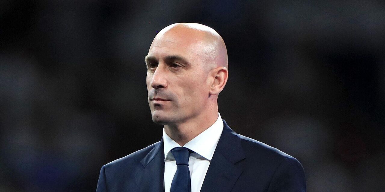 President of the Spanish Football resigns over Jenni Hermoso kiss