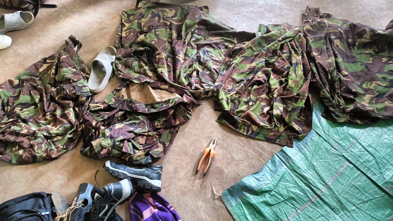 Police raid gang's hideout, recover military gear